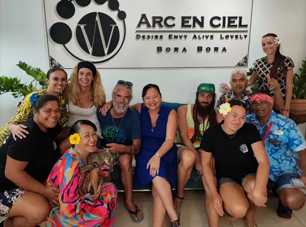 pearl-shop-arc-en-ciel-bora-bora-singer