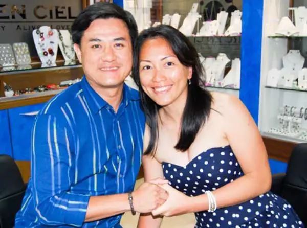 pearl-shop-arc-en-ciel-bora-bora-customer-china