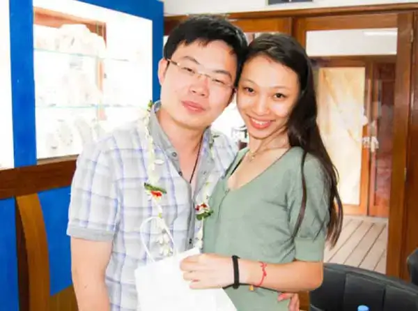 pearl-shop-arc-en-ciel-bora-bora-polynesia-customer-china