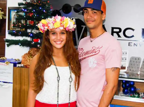 pearl-shop-arc-en-ciel-bora-bora-local-customer-polynesia