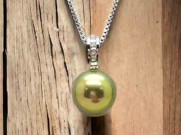 arc-en-ciel-bora-bora-pendants-33