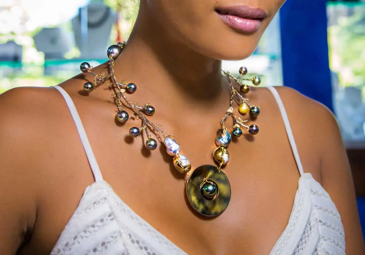 arc-en-ciel-bora-bora-pearls-book-elegance-women