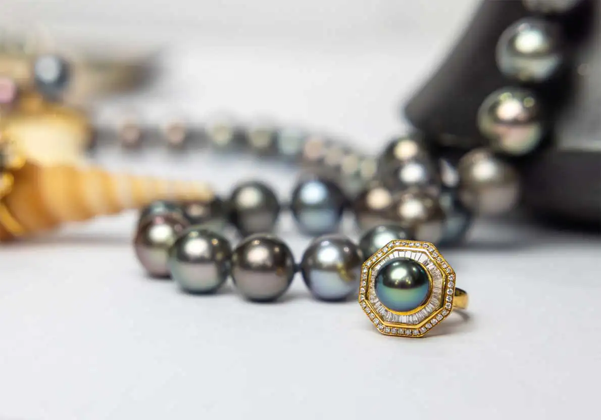 arc-en-ciel-bora-bora-pearls-book-necklaces-rings