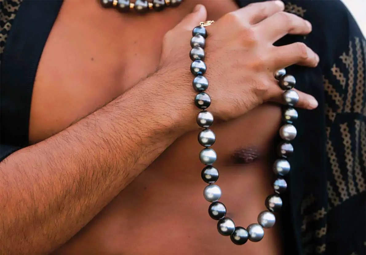 arc-en-ciel-bora-bora-pearls-book-pendants-men
