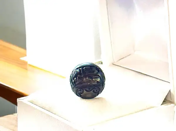 Bijoux en perles de Tahiti gravées chez Arc en Ciel Bora Bora — vue 10