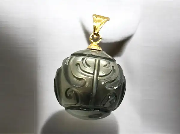 Bijoux en perles de Tahiti gravées chez Arc en Ciel Bora Bora — vue 12