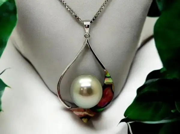 Bijoux en nacre de Tahiti Arc en Ciel Bora Bora — vue 9