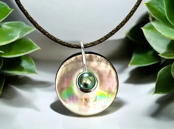 Bijoux en nacre de Tahiti Arc en Ciel Bora Bora — vue 12