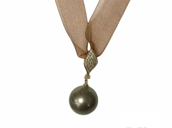 Pendentifs en perles de Tahiti Arc en Ciel Bora Bora — vue 65