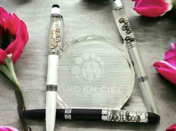 Idée-cadeaux-arc-en-ciel-bora-bora-stylo-perles-noires-bijouterie