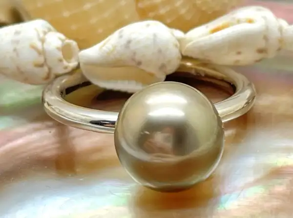 bague-or-blanc-boutique-bijouterie-noires-bora-bora-perles-arc-en-ciel