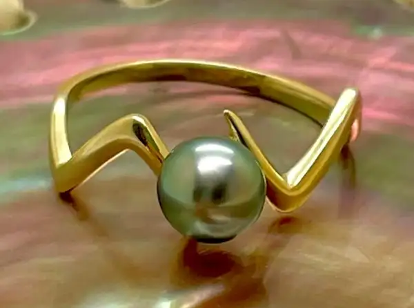 bague-or-jaune-arc-en-cie-boutiquel-perles-noire-bora-bora-bijouteries