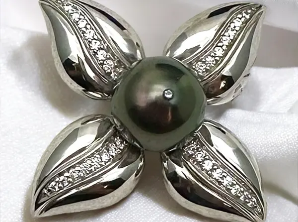 broches-arc-en-ciel-perles-noires-bora-bora