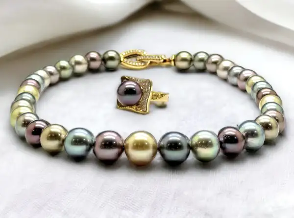 colliers-perles-bijouterie-magasin-arc-en-ciel-bora-bora-boutique