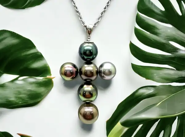 pendentifs-bijouterie-boutique-arc-en-ciel-bora-bora-or-blanc-magasin