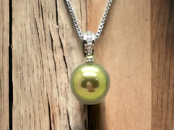 pendentifs-boutique-magasin-arc-en-ciel-bijouterie-bora-bora-or-blanc