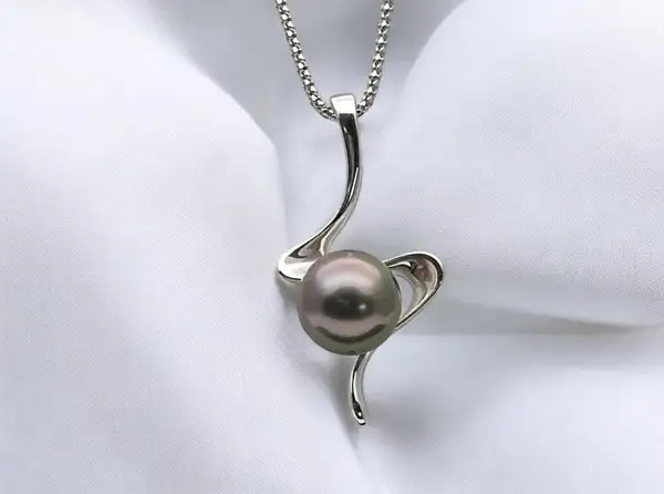 pendentifs-magasin-or-blanc-bijouterie-arc-en-ciel-bora-bora-boutique