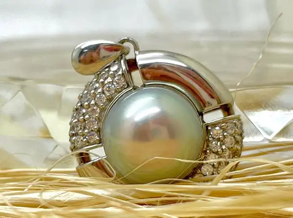 pendentifs-or-blanc-boutique-bijouterie-bora-bora-arc-en-ciel-magasin