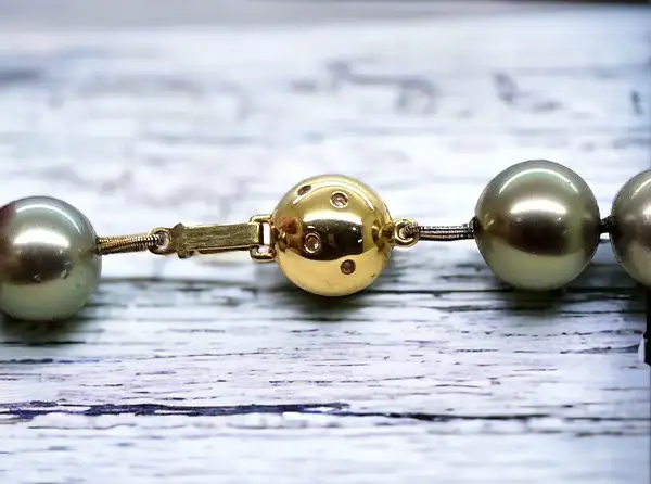 zircon-colliers-magasin-arc-en-ciel-perles-bijouterie-boutique-bora-bora