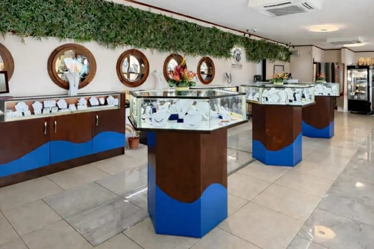 Tahitian pearl presentation area at Arc en Ciel Bora Bora jewelry store