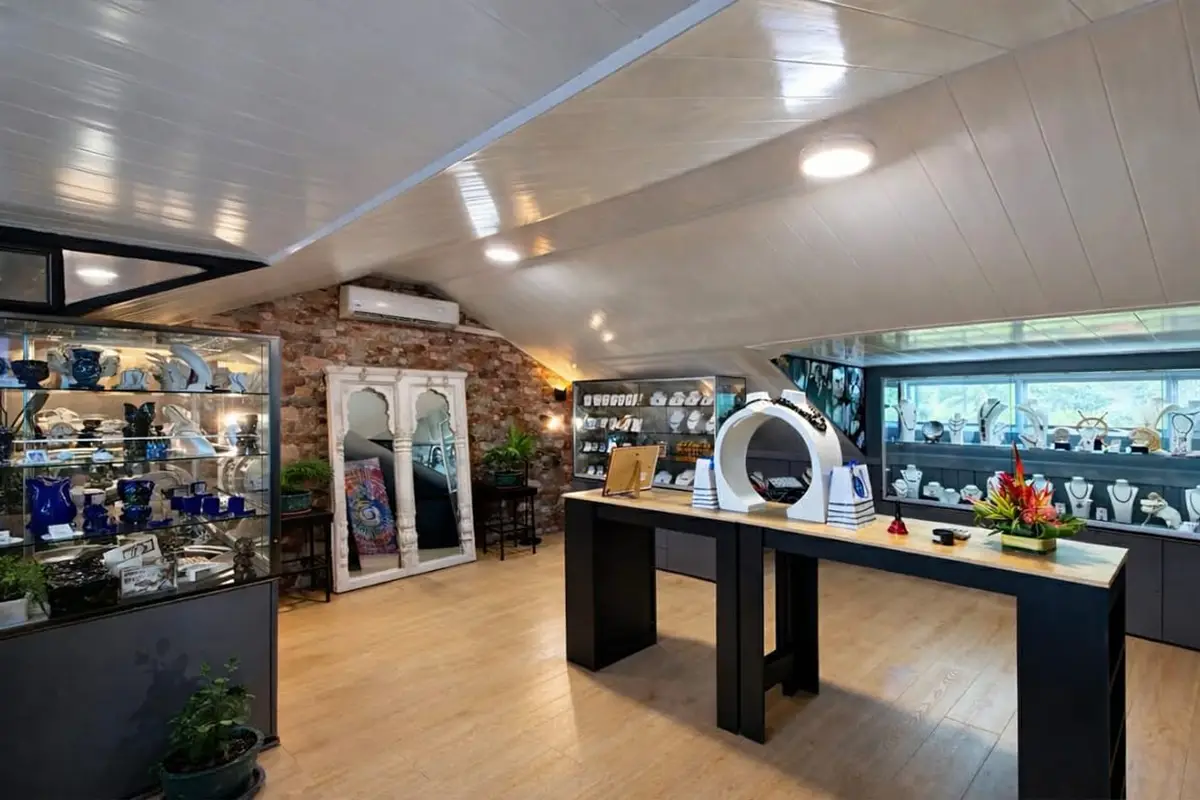 Welcome counter and customer service area at Arc en Ciel pearl shop in Bora Bora