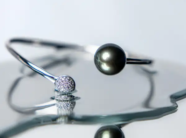 bracelet-white-gold-arc-en-ciel-black-pearls-store-bora-bora-jewelry-boutique