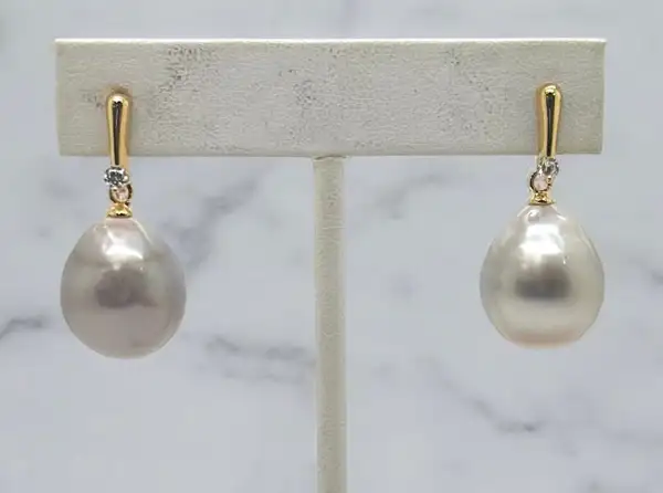 earrings-yellow-gold-black-pearls-jewelry-arc-en-ciel-bora-bora-boutique