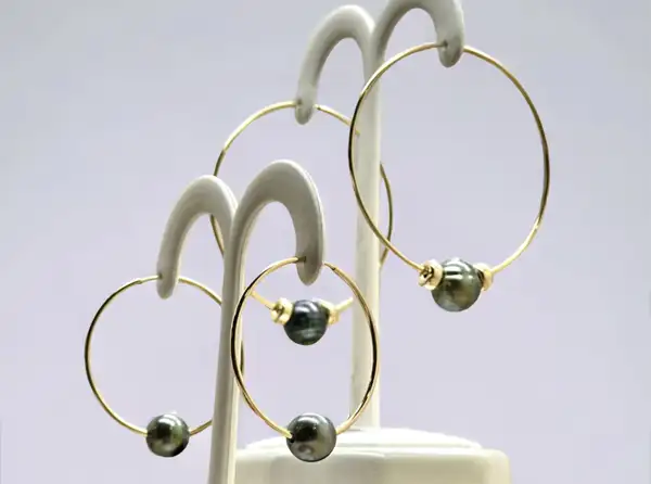 earrings-yellow-gold-boutique-jewelry-black-pearls-bora-bora-arc-en-ciel