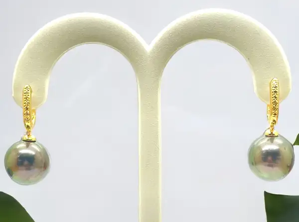 earrings-yellow-gold-jewelry-boutique-black-pearls-bora-bora-arc-en-ciel