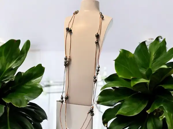 long-necklaces-leather-bora-bora-black-pearls-boutique-jewelry-store-arc-en-ciel