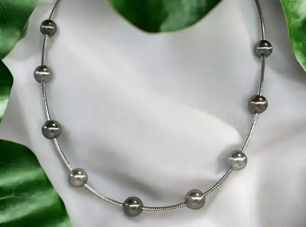 necklace-white-gold-arc-en-ciel-bora-bora-jewelry-black-pearls-boutique-store