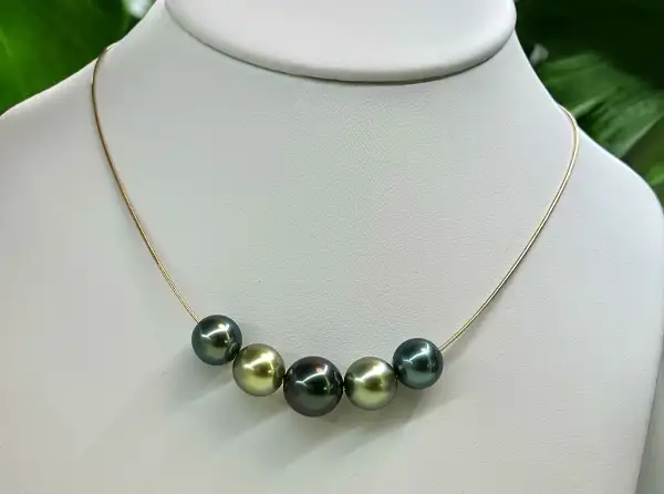 necklace-yellow-gold-arc-en-ciel-jewelry-bora-bora-boutique-store-black-pearls