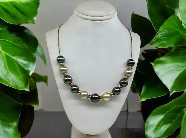necklace-yellow-gold-arc-en-ciel-jewelry-bora-bora-store-boutique-black-pearls