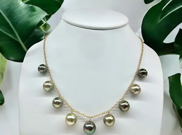 necklace-yellow-gold-black-pearls-arc-en-ciel-jewelry-bora-bora-boutique-store