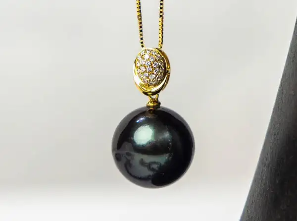 pendants-black-pearls-boutique-yellow-gold-jewelry-bora-bora-store-arc-en-ciel