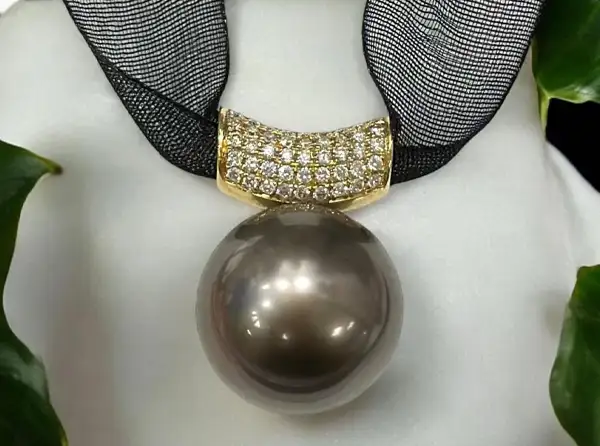 pendants-bora-bora-arc-en-ciel-store-black-pearls-yellow-gold-boutique-jewelry