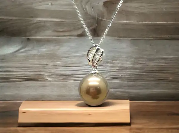 pendants-bora-bora-jewelry-arc-en-ciel-store-black-pearls-boutique-white-gold