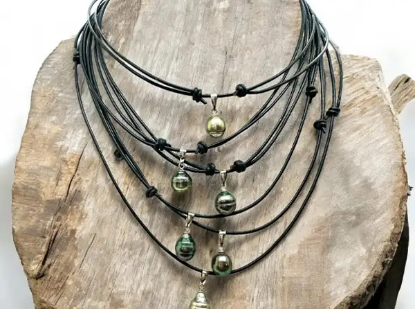 pendants-leather-store-arc-en-ciel-jewelry-bora-bora-boutique-black-pearls