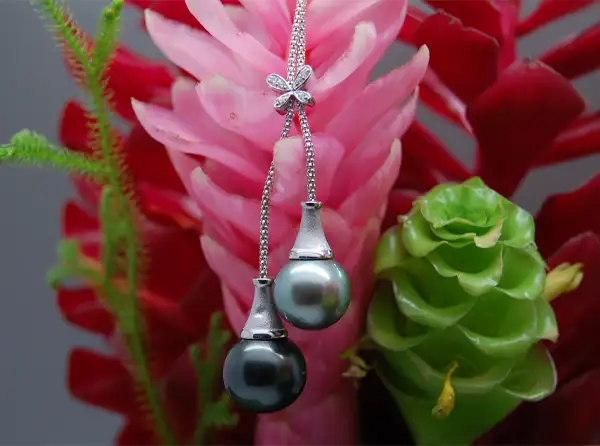 pendants-white-gold-arc-en-ciel-jewelry-bora-bora-store-boutique-black-pearls