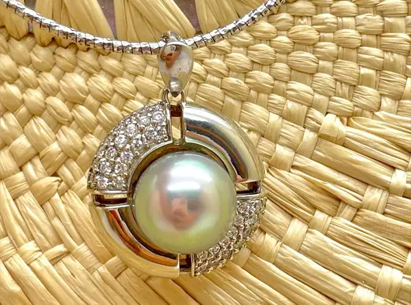 pendants-white-gold-black-pearls-arc-en-ciel-jewelry-bora-bora-store-boutique