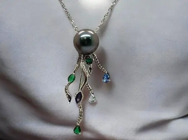 pendants-white-gold-black-pearls-arc-en-ciel-jewelry-boutique-store-bora-bora