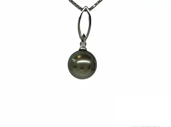 Tahitian black pearl pendant in white gold from Arc en Ciel Bora Bora
