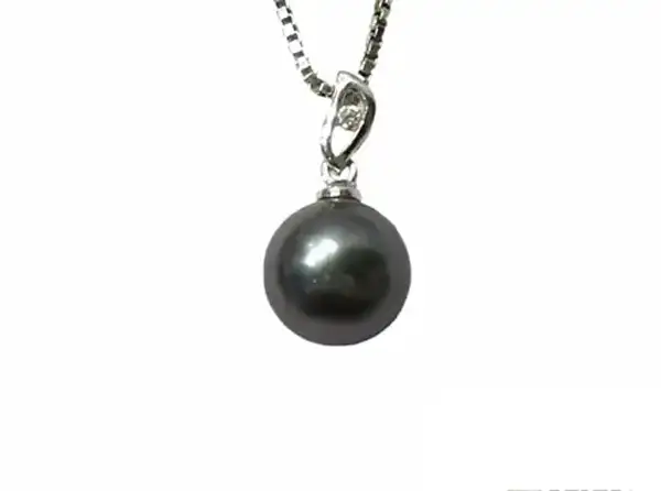 Tahitian black pearl pendant in white gold from Arc en Ciel Bora Bora