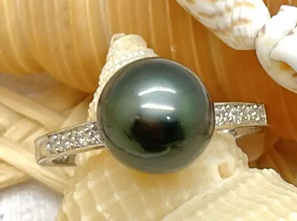 ring-white-gold-arc-en-ciel-jewelry-bora-bora-boutique-black-pearls