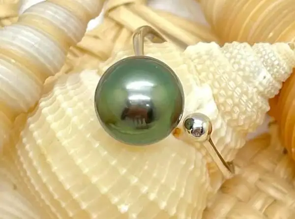 ring-white-gold-arc-en-ciel-jewelry-boutique-bora-bora-black-pearls