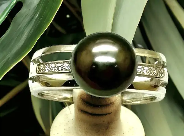 ring-white-gold-black-pearls-jewelry-boutique-bora-bora-arc-en-ciel