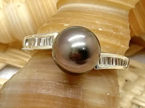 ring-white-gold-jewelry-arc-en-ciel-bora-bora-boutique-black-pearls